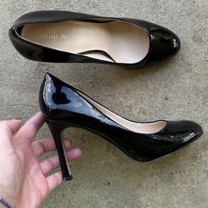 Nine West black patent faux leather heels in size 8